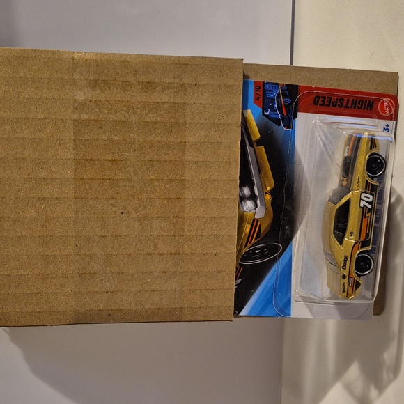 D5 Hot Wheels 70 Dodge Challenger Hemi with shipping protector - Picture 3 of 3